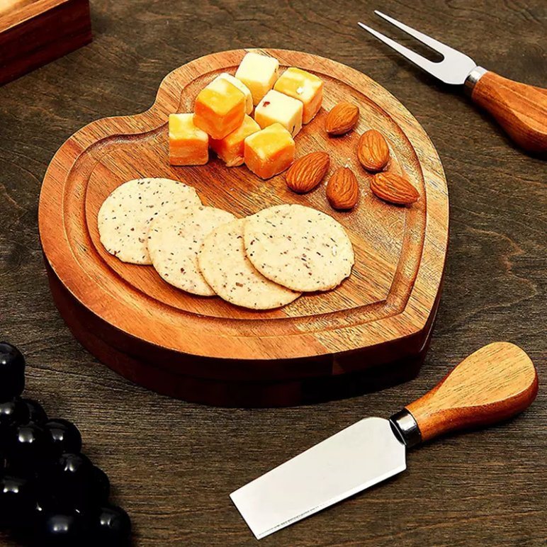Heart Shape Wooden Cheese Board Set Acacia Wood Cheese Serving Board with Cheese Knife
