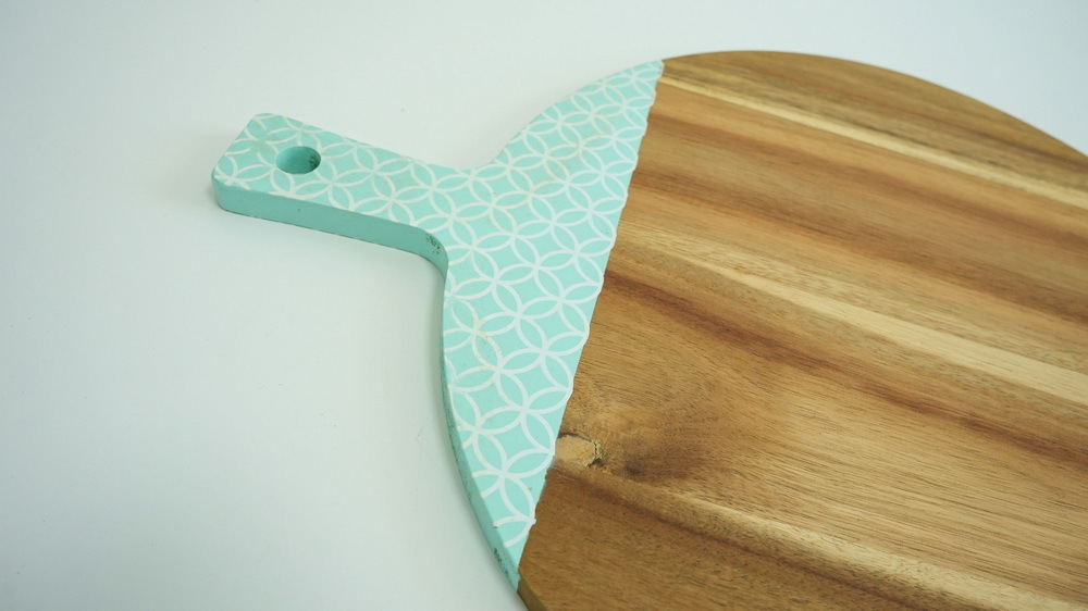 Manufacture Round Wood Cutting Board Charcuteria Board with Handle