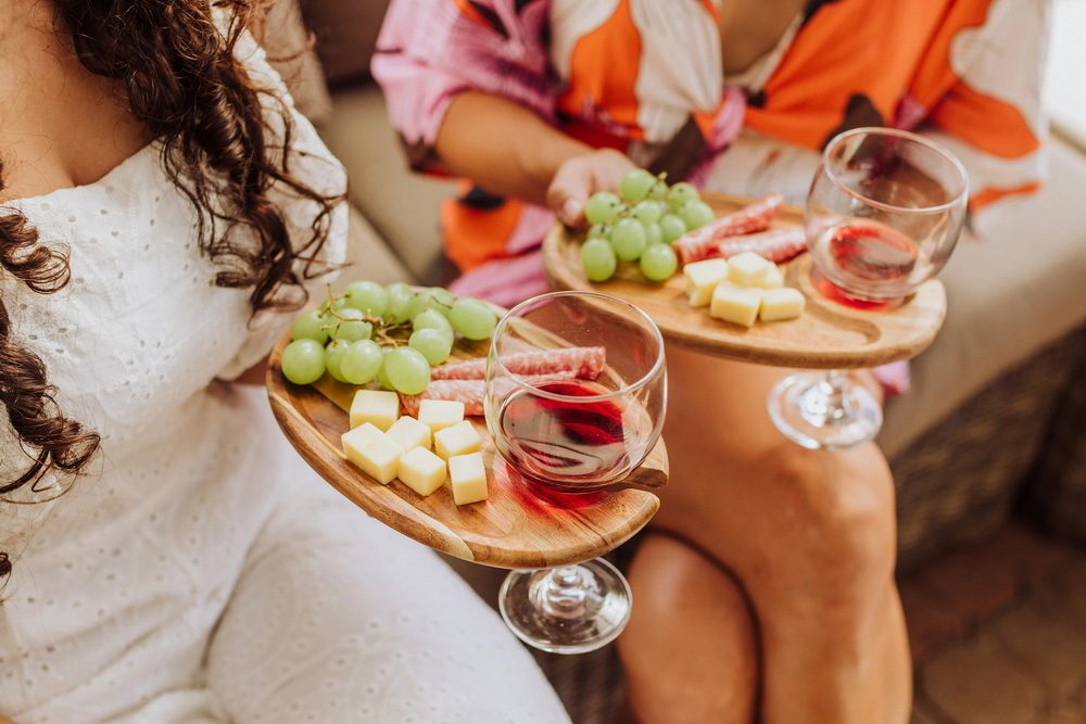Single Wooden Cocktail Wine Glass Tray Wine Serving Tray with Glass Holder for Appetizer Party