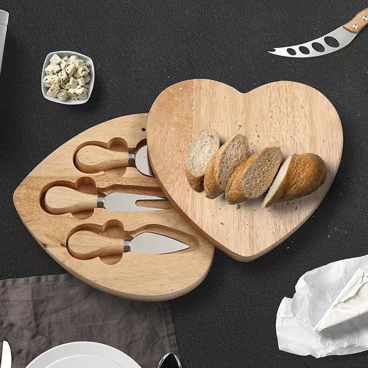 Factory Wholesale Heart-Shaped Wood Swiveling Cheese Board Bamboo Cutting Board with Cheese Knives